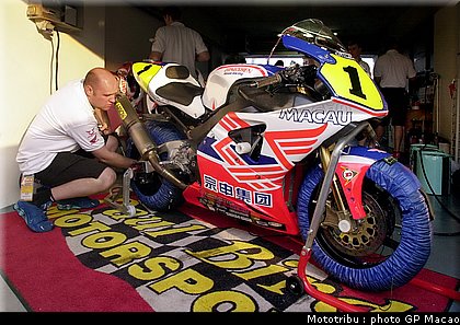 0099_paddock_macao2002_004.jpg