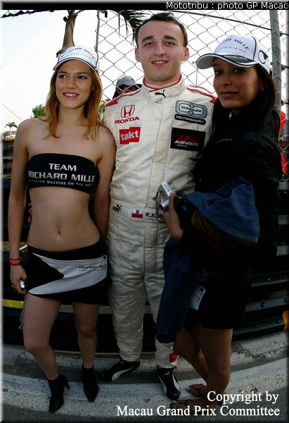 0132_pitbabes_macao2005_020