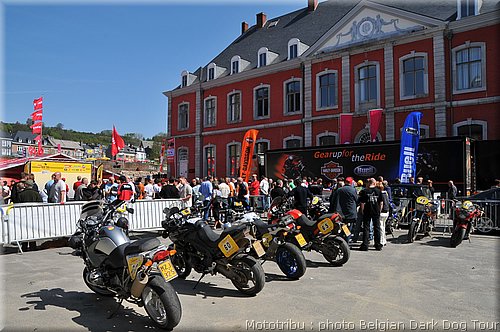 092_podiums_02.jpg