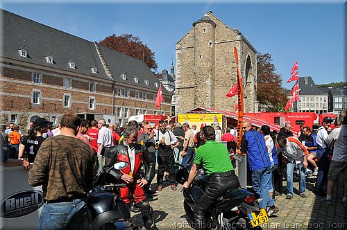 093_podiums_03.jpg