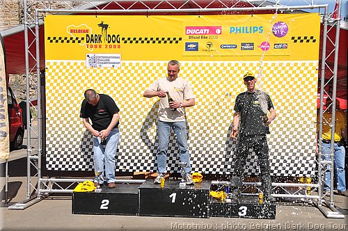 094_podiums_04.jpg
