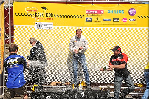 102_podiums_12.jpg