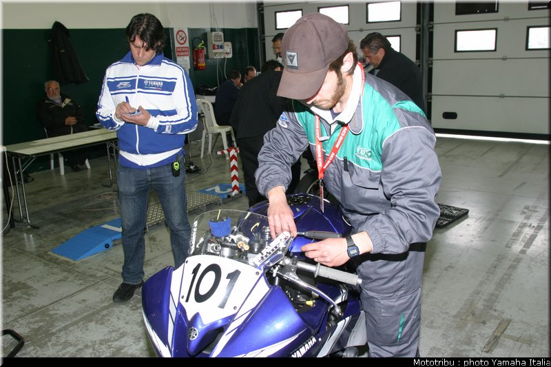 paddock_001_rseries_misano2009_1