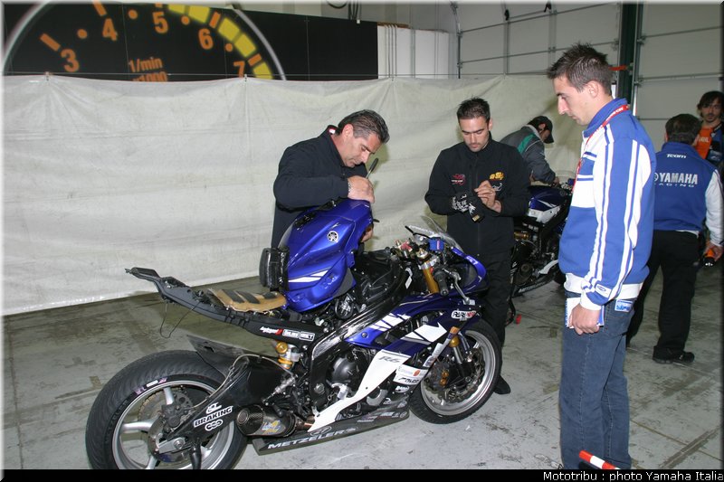 paddock_002_rseries_misano2009_1