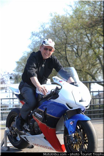 read_001_tourist_trophy_2011