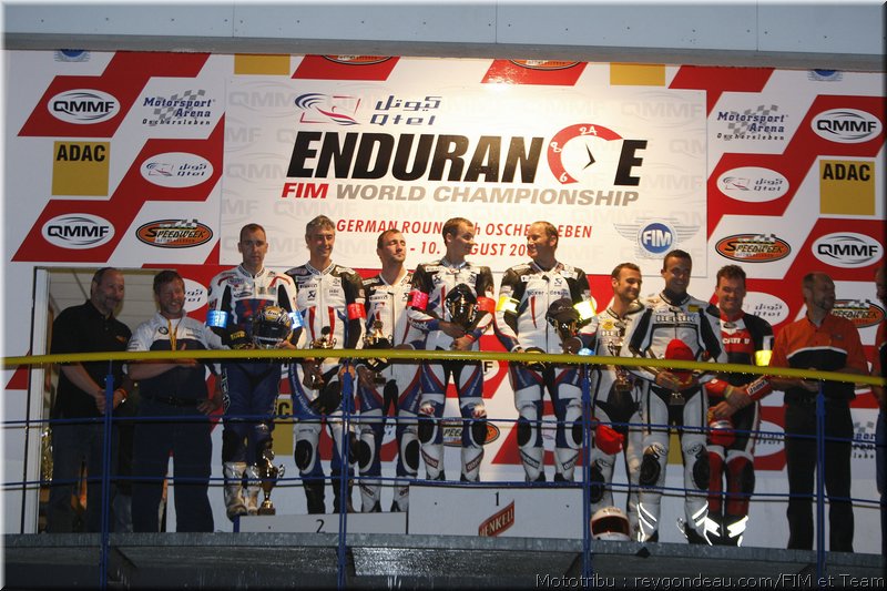 077-podium-open