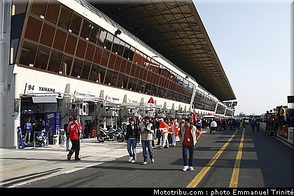 24h_mans_2010_stands_006.JPG