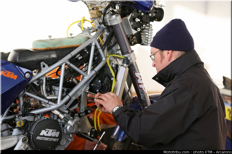 dakar_2011_preparation_ktm_01