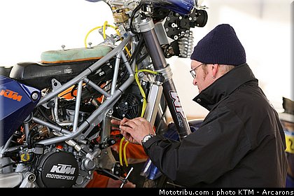 dakar_2011_preparation_ktm_01.jpg