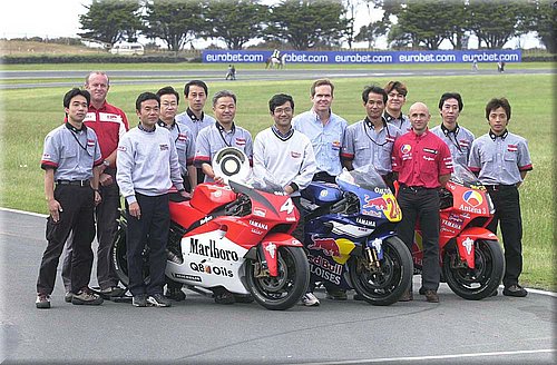 yamaha-team.jpg