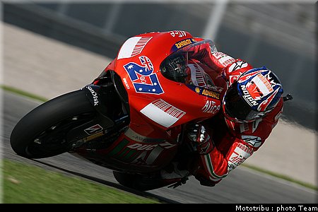 motogp_stoner_12.jpg