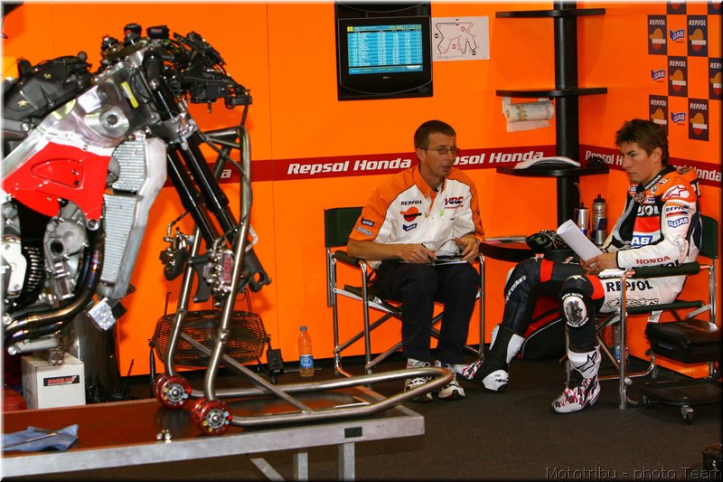 048-stands2007-048-hayden1-qatar