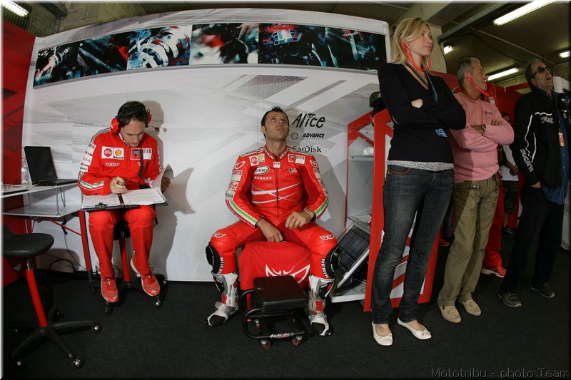 202-stands2007-018-capirossi2