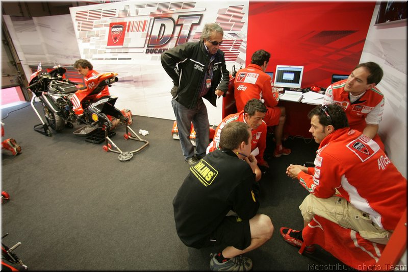 251-stands2007-030-capirossi1