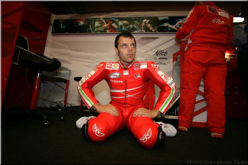 252-stands2007-031-capirossi2