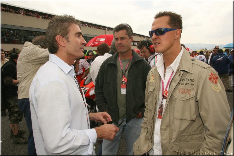 257-stands2007-036-doohan-schumacher