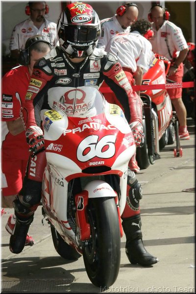 297-stands2007-hoffman2