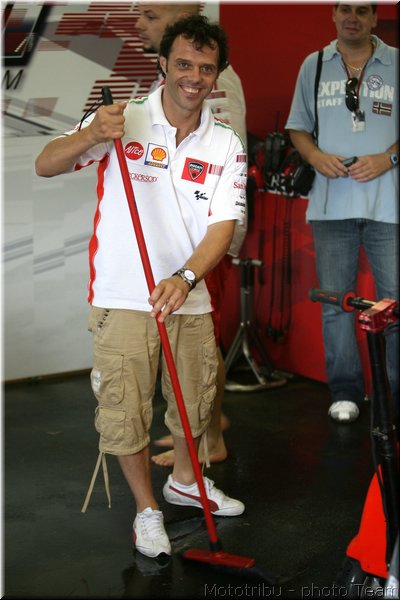 584-stands2007-041-capirossi-saintmarin