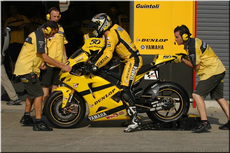 664-stands2007-023-guintoli-japon