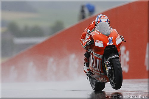 motogp-stoner_15.jpg