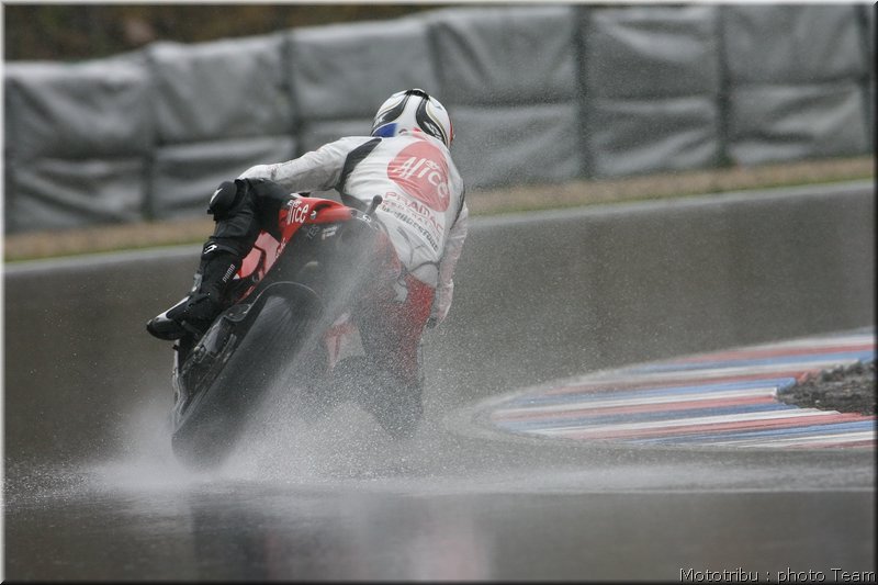motogp-guintoli_03