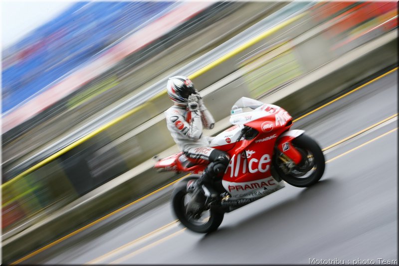motogp-guintoli_04