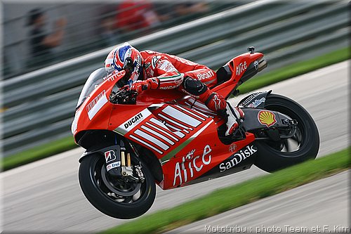 motogp_stoner_10.jpg