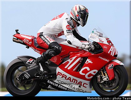motogp_guintoli_08.jpg