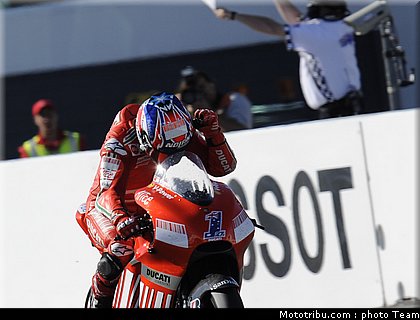 motogp_stoner_16.jpg