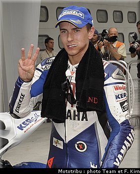 motogp_lorenzo_14.jpg