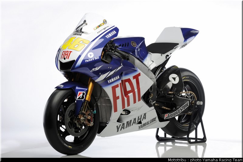 011_yamaha_m1_rossi_2