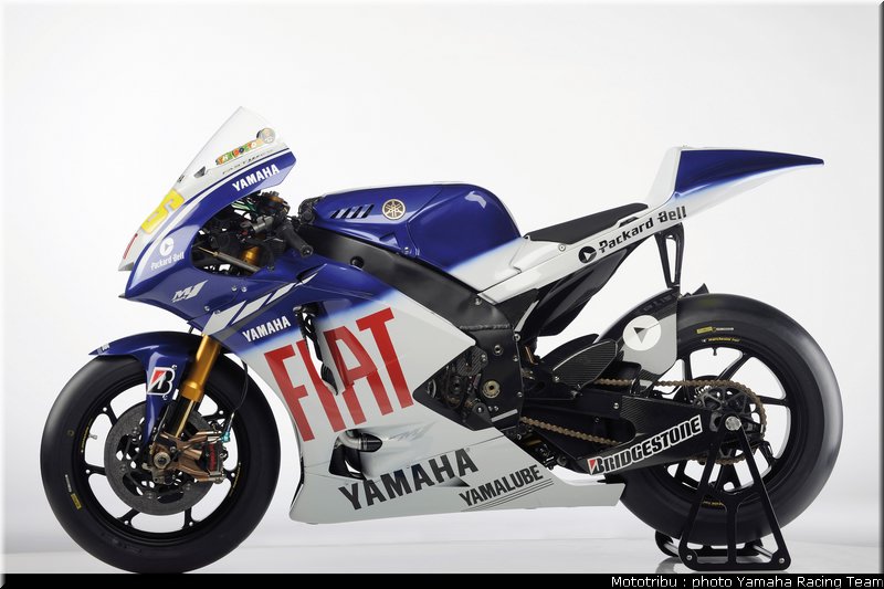 012_yamaha_m1_rossi_3