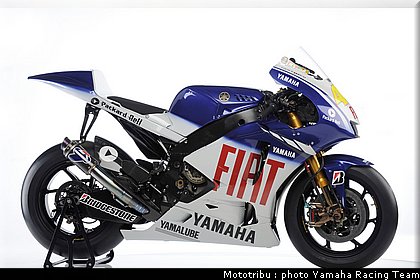013_yamaha_m1_rossi_4.jpg