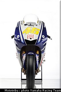015_yamaha_m1_rossi_6.jpg