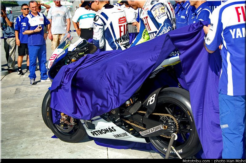 yamaha_team_launch_sepang_2010_010
