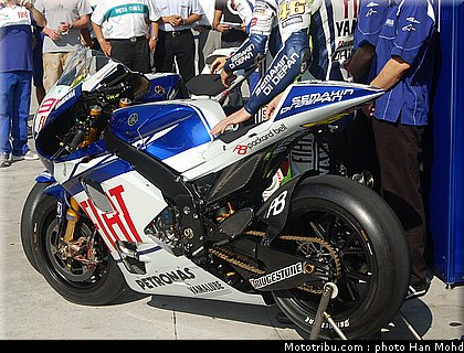 yamaha_team_launch_sepang_2010_012.JPG