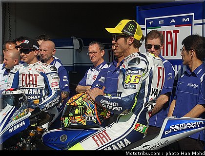 yamaha_team_launch_sepang_2010_017.JPG