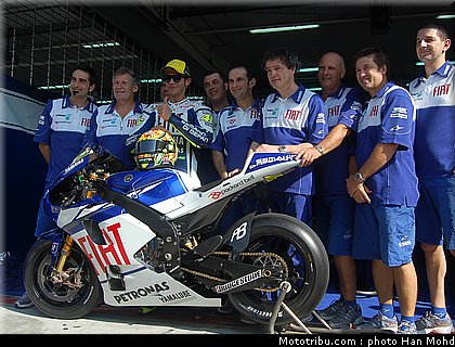 yamaha_team_launch_sepang_2010_023.JPG