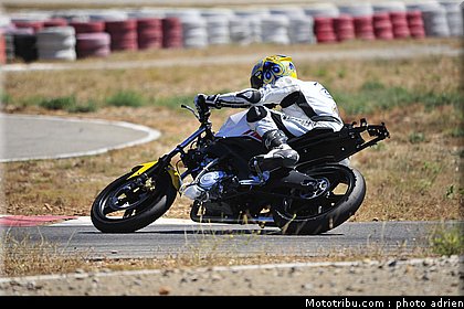 shoei_jaune_13_circuit_du_mistral_ete_2010.JPG