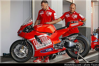 ducati_2_test_qatar_2010.jpg