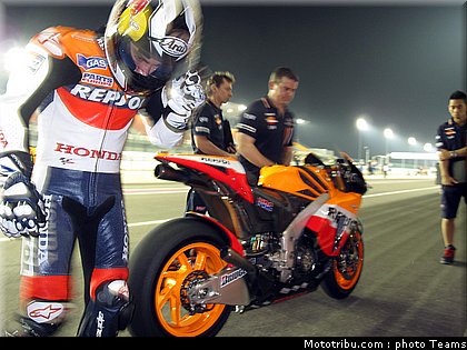 pedrosa_12_test_qatar_2010.jpg