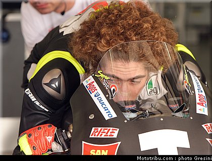 simoncelli_007_motogp_2010_test_sepang1.jpg