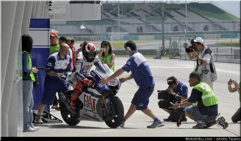 lorenzo_5_motogp_test_sepang1_2010