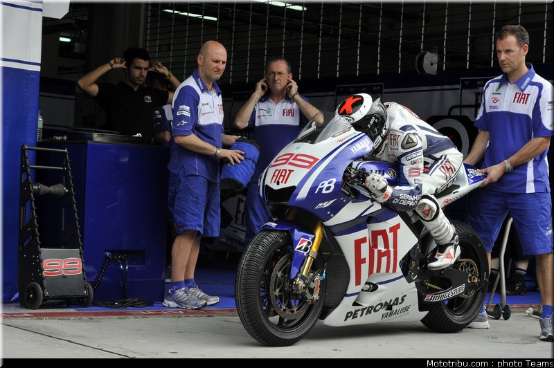 lorenzo_7_motogp_test_sepang1_2010