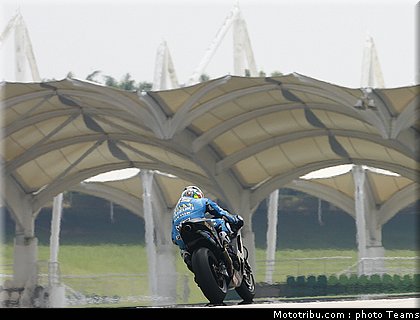 capirossi_11_motogp_test_sepang1_2010.jpg