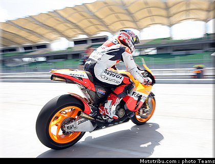 dovizioso_13_motogp_test_sepang1_2010.jpg