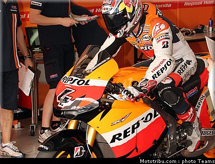 dovizioso_25_motogp_test_sepang1_2010.jpg