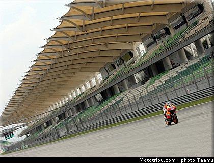 dovizioso_26_motogp_test_sepang1_2010.jpg