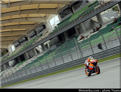 dovizioso_27_motogp_test_sepang1_2010.jpg