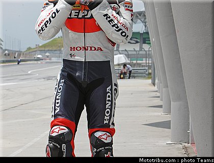 dovizioso_29_motogp_test_sepang1_2010.jpg